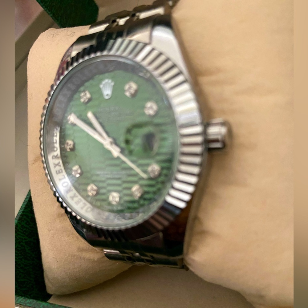 ✨Luxury Emerald Datejust 41mm Watch✨